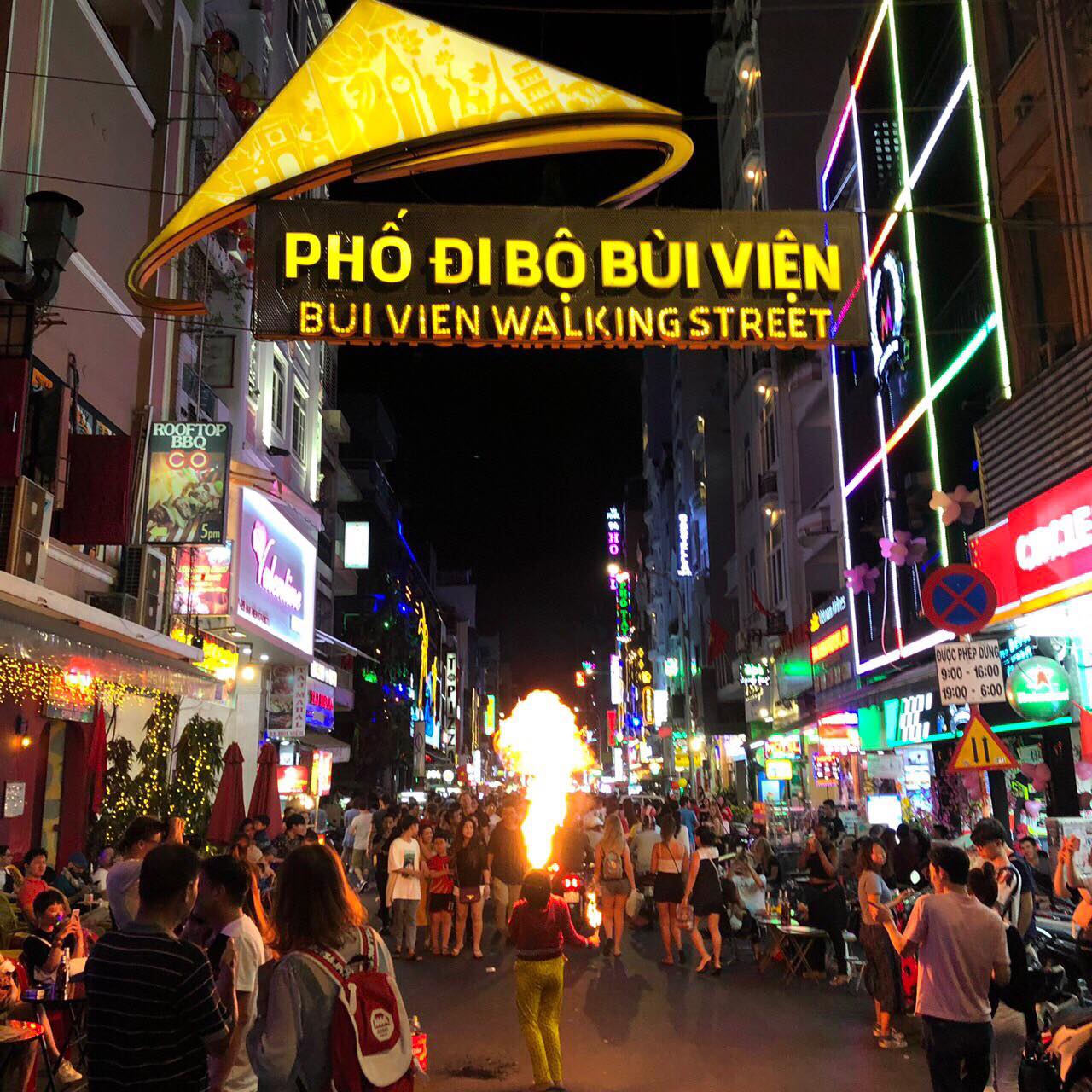 Phố đi bộ Bùi Viện